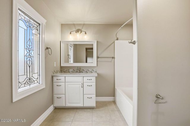 13057 Church Rd, Yakima, WA 98903