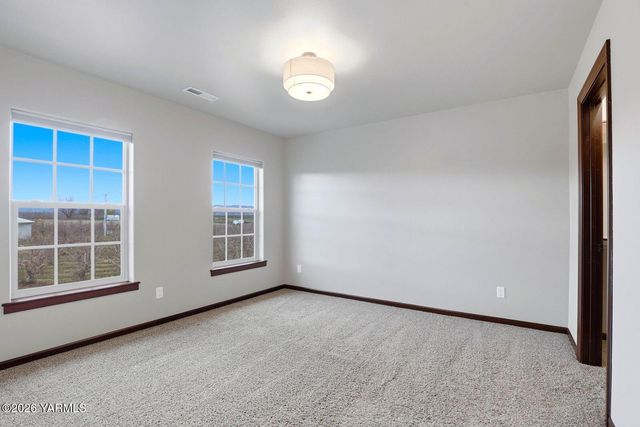 13057 Church Rd, Yakima, WA 98903