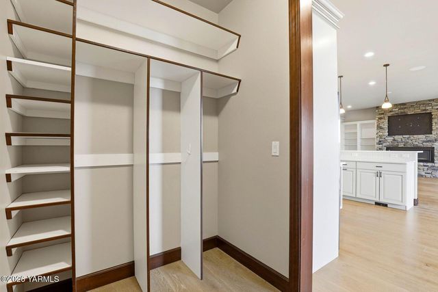 13057 Church Rd, Yakima, WA 98903