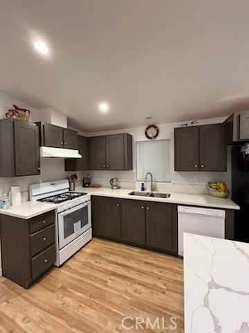 7560 Woodman Place 107, Van Nuys (los Angeles), CA 91405