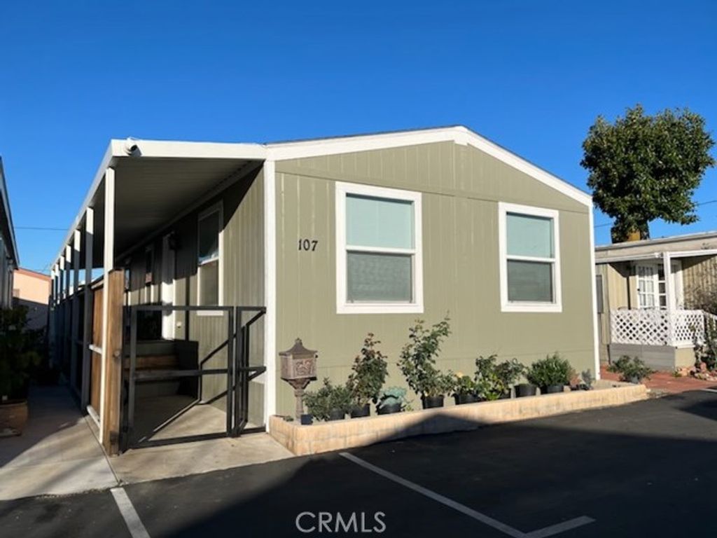 7560 Woodman Place 107, Van Nuys (los Angeles), CA 91405