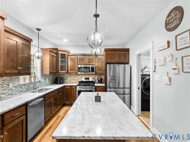 12301 Point Landing Ct, Midlothian, VA 23112