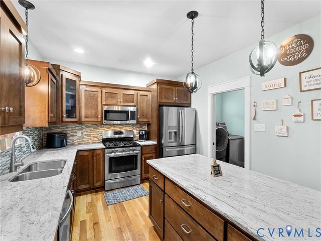 12301 Point Landing Ct, Midlothian, VA 23112