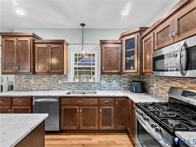 12301 Point Landing Ct, Midlothian, VA 23112