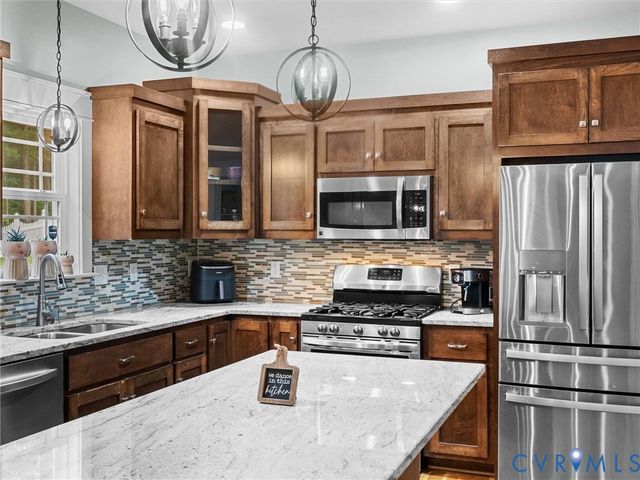 12301 Point Landing Ct, Midlothian, VA 23112