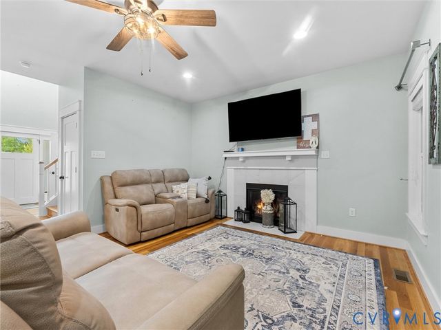 12301 Point Landing Ct, Midlothian, VA 23112