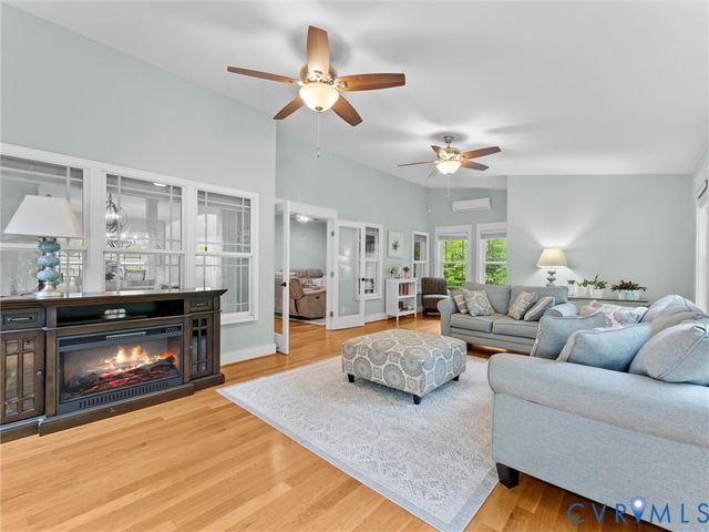 12301 Point Landing Ct, Midlothian, VA 23112