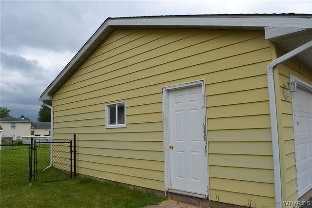 92 Lindhurst Drive, Lockport City, NY 14094