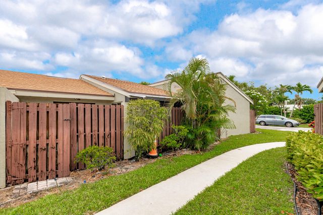 161 Meadows Drive 161, Boynton Beach, FL 33436