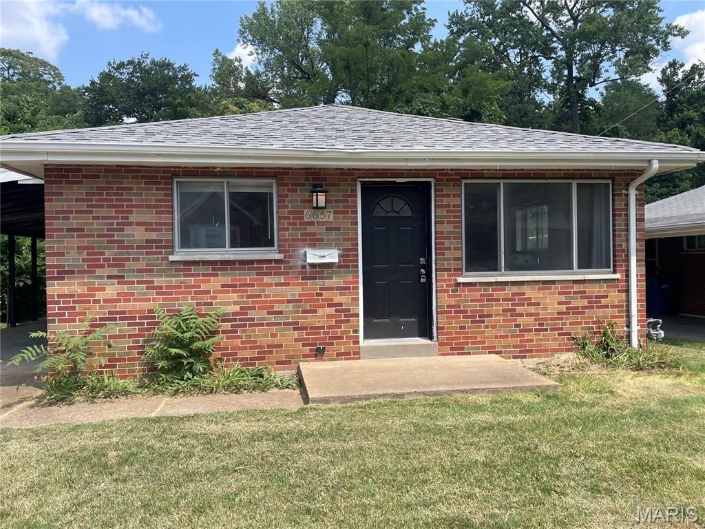 6657 Kenwood Drive, St Louis, MO 63121