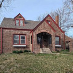 1210 1st Avenue, Nebraska City, NE 68410