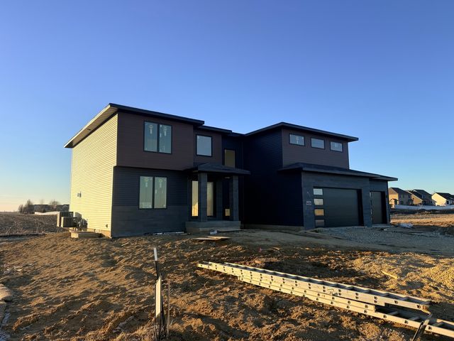 6414 Pelican Street, Bettendorf, IA 52722