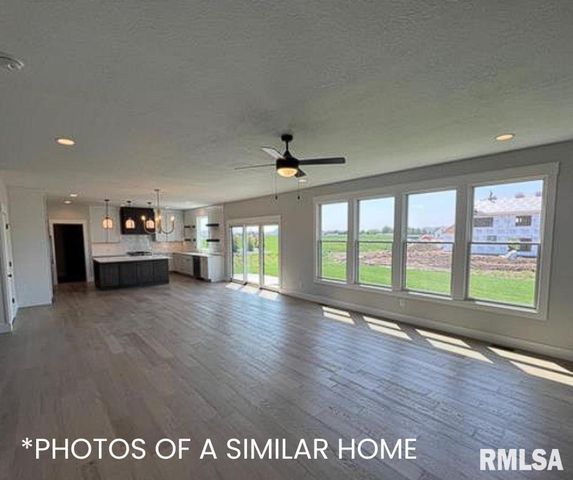 6414 Pelican Street, Bettendorf, IA 52722