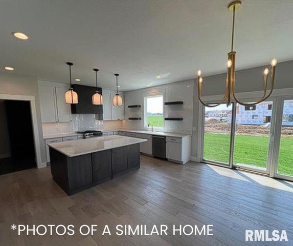 6414 Pelican Street, Bettendorf, IA 52722