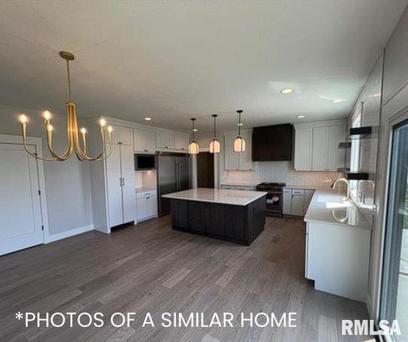 6414 Pelican Street, Bettendorf, IA 52722