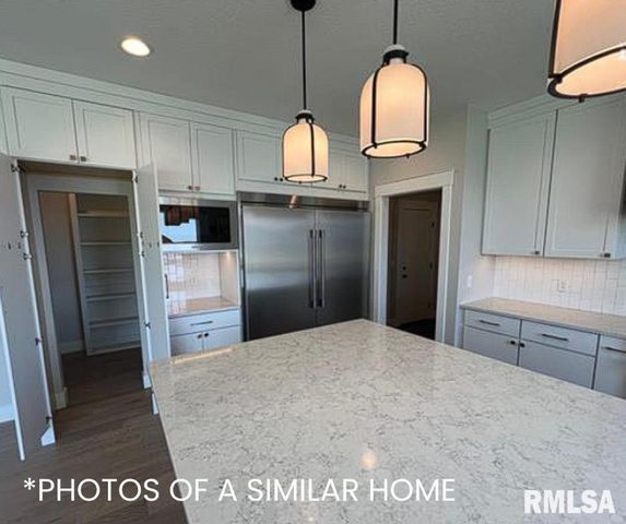 6414 Pelican Street, Bettendorf, IA 52722