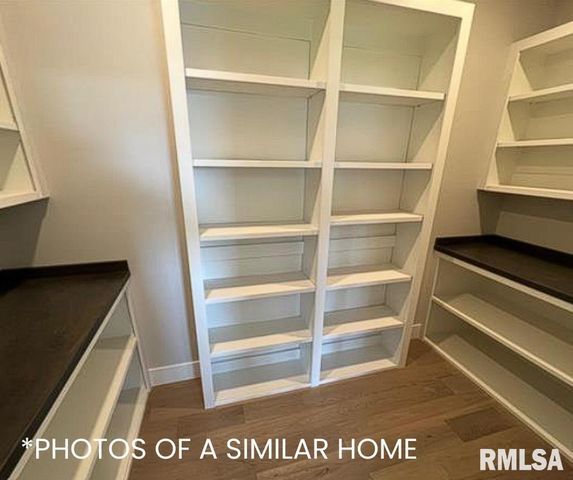 6414 Pelican Street, Bettendorf, IA 52722