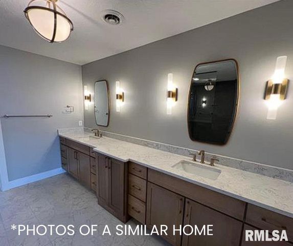 6414 Pelican Street, Bettendorf, IA 52722