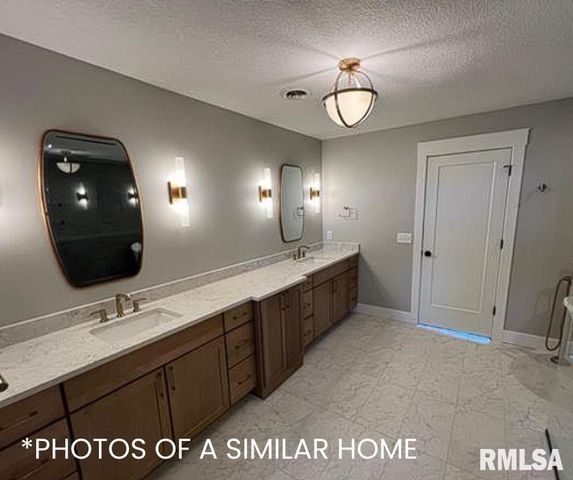 6414 Pelican Street, Bettendorf, IA 52722