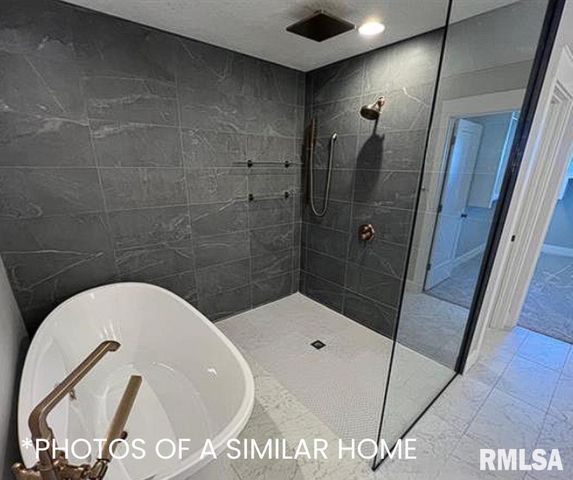 6414 Pelican Street, Bettendorf, IA 52722