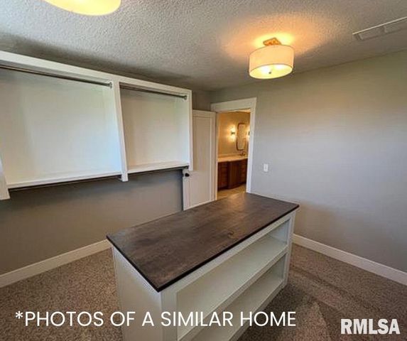 6414 Pelican Street, Bettendorf, IA 52722