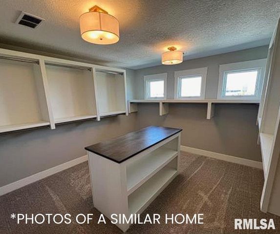 6414 Pelican Street, Bettendorf, IA 52722