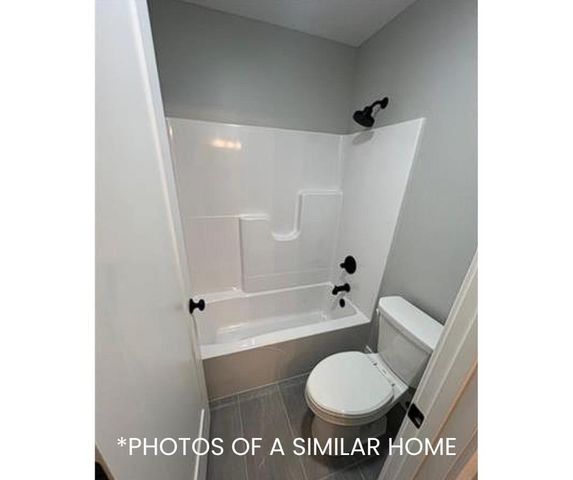 6414 Pelican Street, Bettendorf, IA 52722