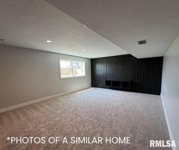 6414 Pelican Street, Bettendorf, IA 52722