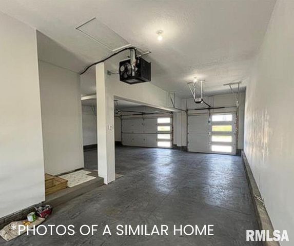 6414 Pelican Street, Bettendorf, IA 52722