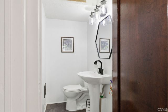 608 Charmouth Drive, Syracuse, NY 13207
