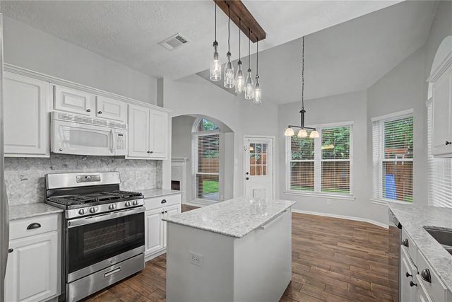 10913 Sycamore Drive N, La Porte, TX 77571