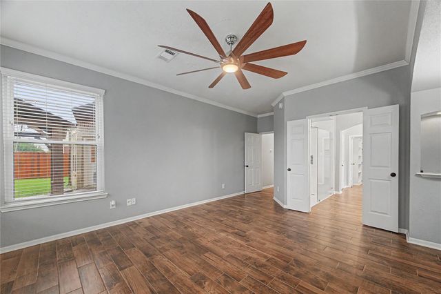 10913 Sycamore Drive N, La Porte, TX 77571