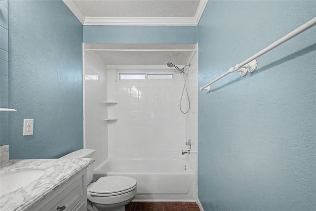 10913 Sycamore Drive N, La Porte, TX 77571