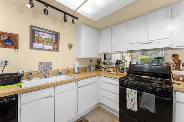 6921 Quail Place E, Carlsbad, CA 92009