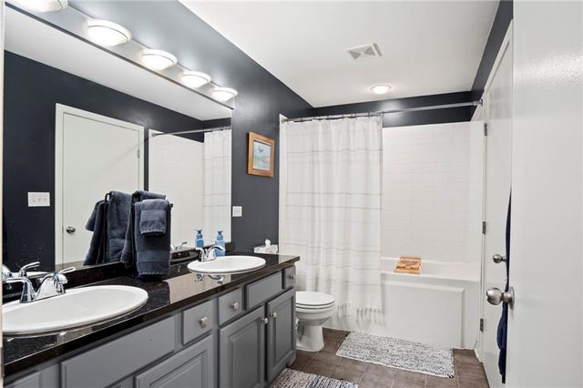 2107 Grand Boulevard 603, Kansas City, MO 64108