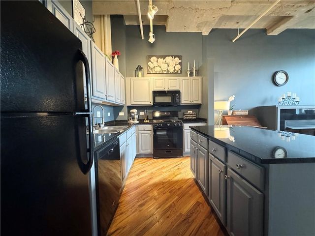 2107 Grand Boulevard 603, Kansas City, MO 64108