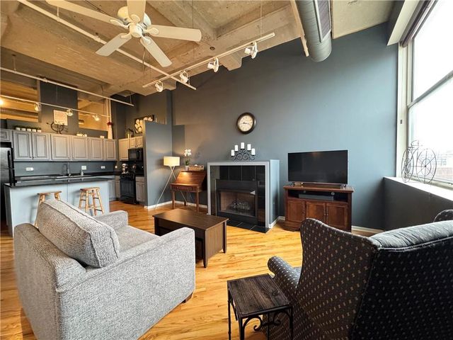 2107 Grand Boulevard 603, Kansas City, MO 64108