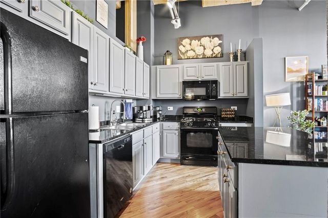 2107 Grand Boulevard 603, Kansas City, MO 64108