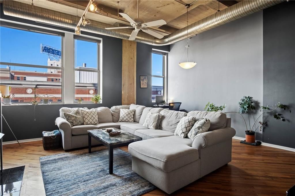 2107 Grand Boulevard 603, Kansas City, MO 64108