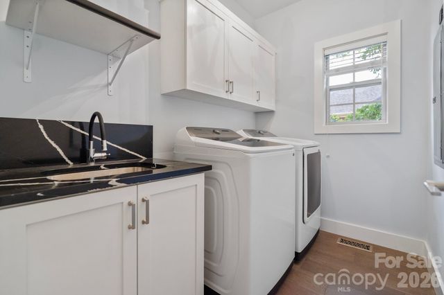 526 Ballymote Court, Matthews, NC 28104
