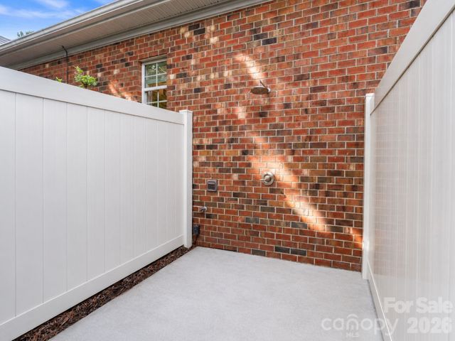 526 Ballymote Court, Matthews, NC 28104