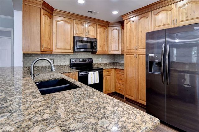 345 Manning LN, Hampton, VA 23666