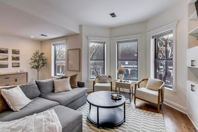 948 W Sheridan Road 2D, Chicago, IL 60613