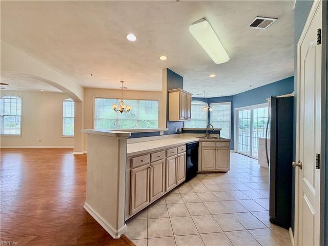 1087 Grand Oak LN, Virginia Beach, VA 23455