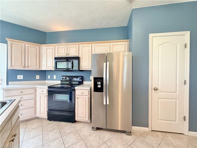 1087 Grand Oak LN, Virginia Beach, VA 23455