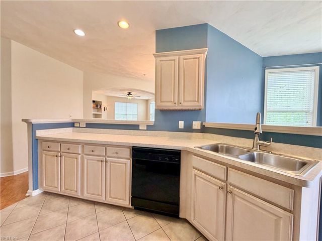 1087 Grand Oak LN, Virginia Beach, VA 23455