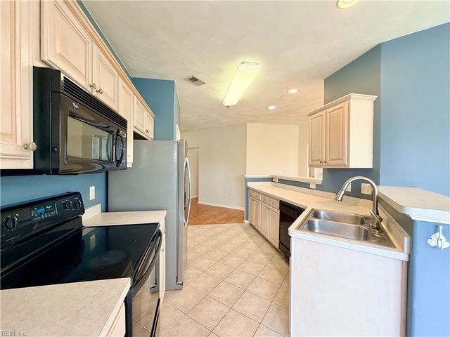 1087 Grand Oak LN, Virginia Beach, VA 23455