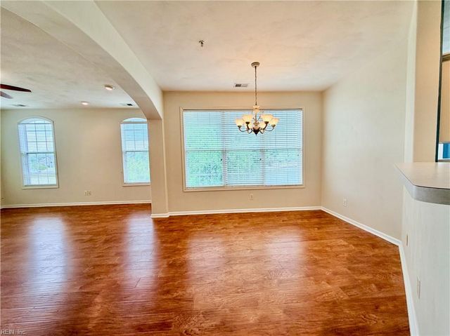 1087 Grand Oak LN, Virginia Beach, VA 23455