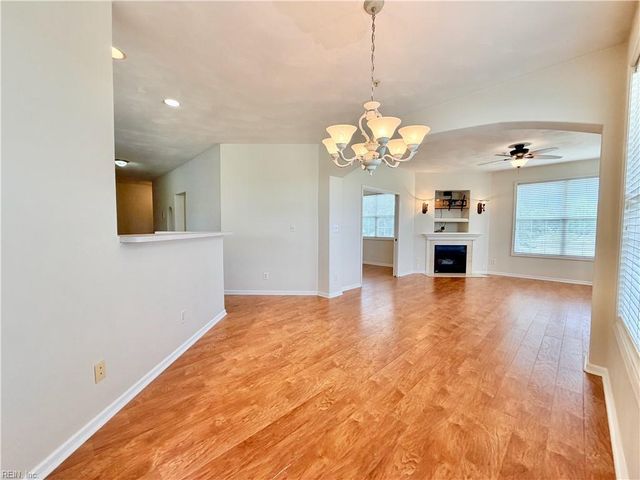 1087 Grand Oak LN, Virginia Beach, VA 23455