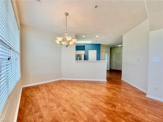 1087 Grand Oak LN, Virginia Beach, VA 23455